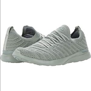 APL Women’s TechLoom Wave in Shadow Green, US8.5